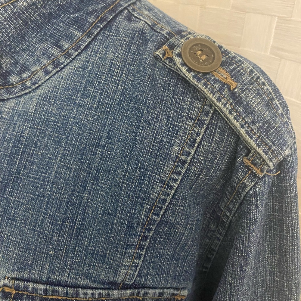 Miss Lili Cropped Denim Jacket with Button Detail - Picture 4 of 11